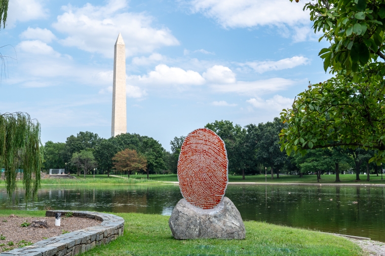 Thumbprint outdoor sculpture with Washington Memorial in the background