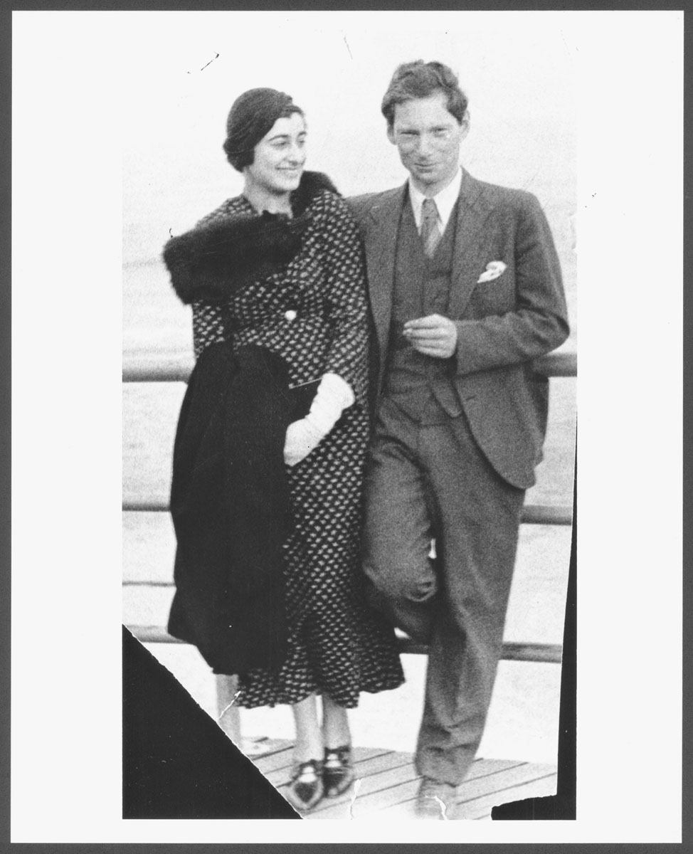 Balck and white portrait of Louis Kahn and Esther Kahn.