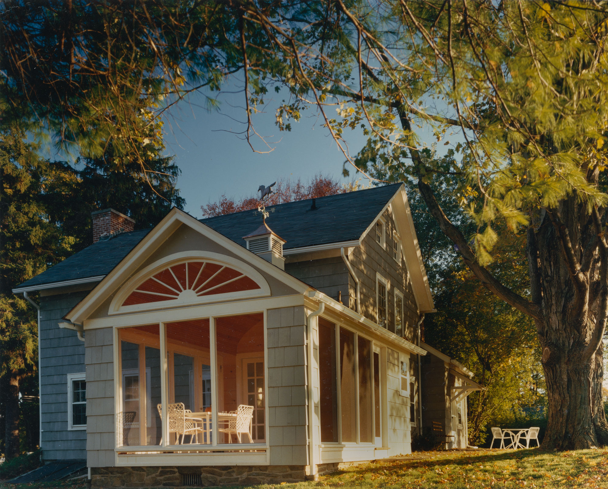 Colro photo of exterior of residential building