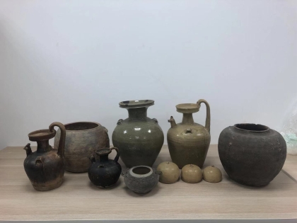 Collected porcelain jars, wine pots and cups. Credit to Zhu Li.