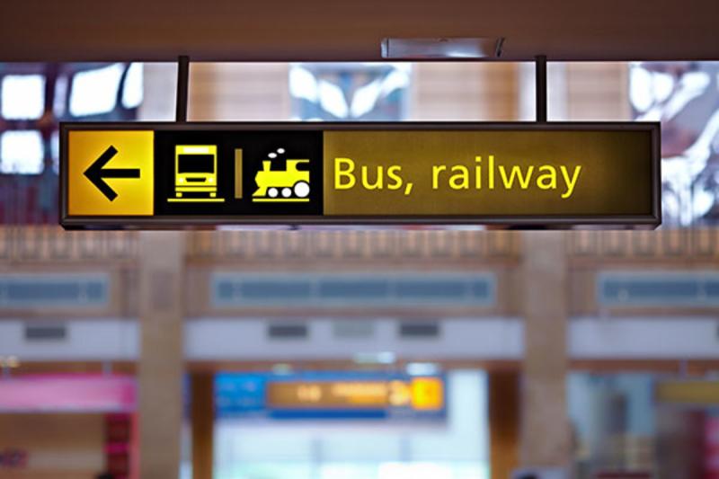 Sign sayin 'Bus, railway'