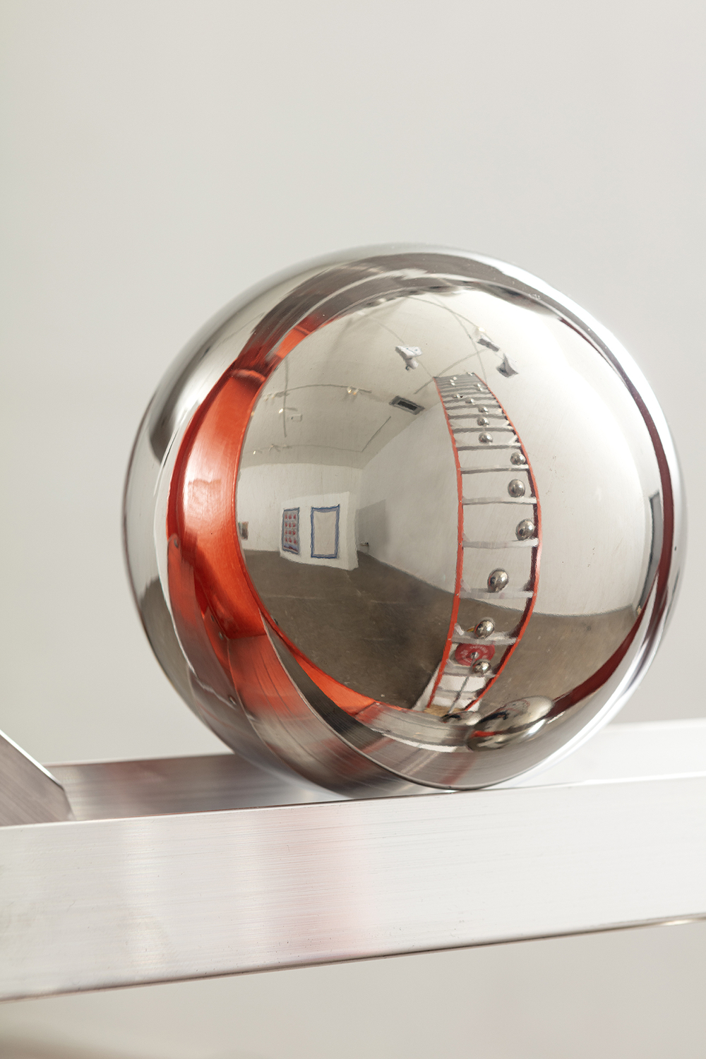 Reflective metal ball