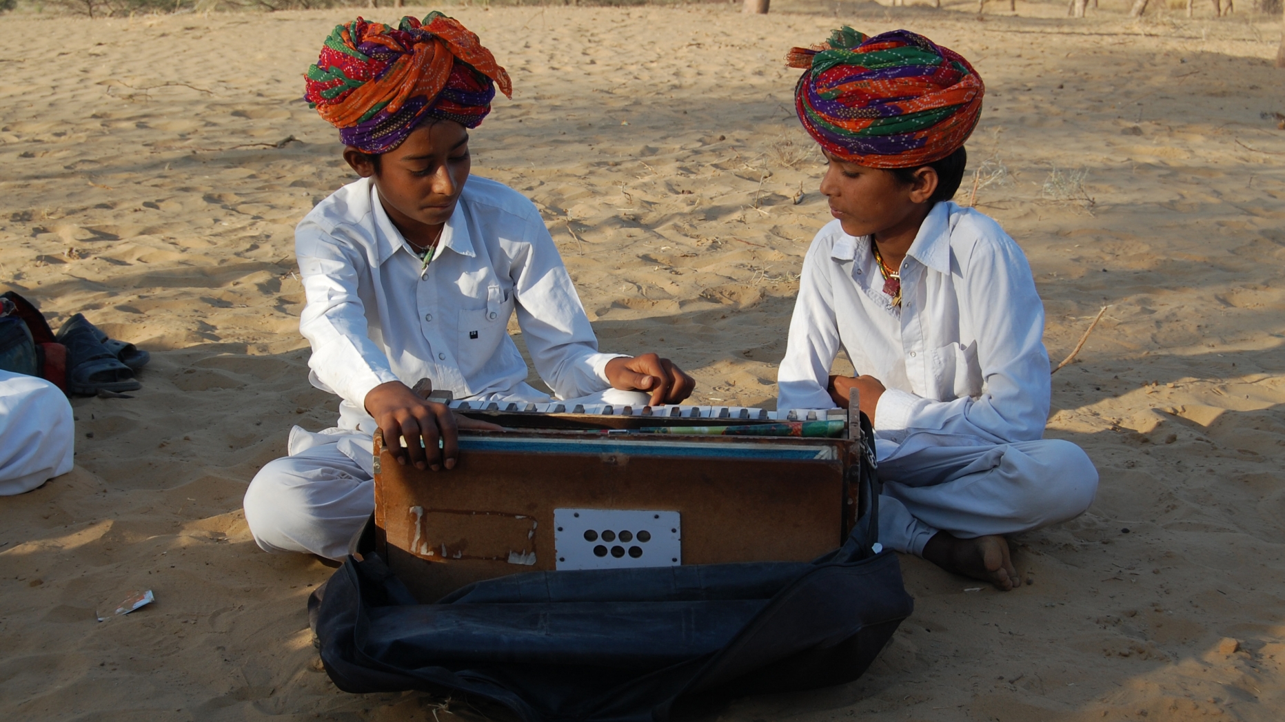 Langa musicians and instrument.