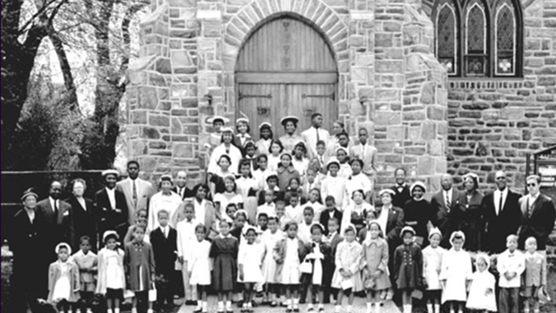 A photograph of the Mount Calvary Baptist Church Congregation during the early 20th century. Image Source: Mount Calvary Church Archives