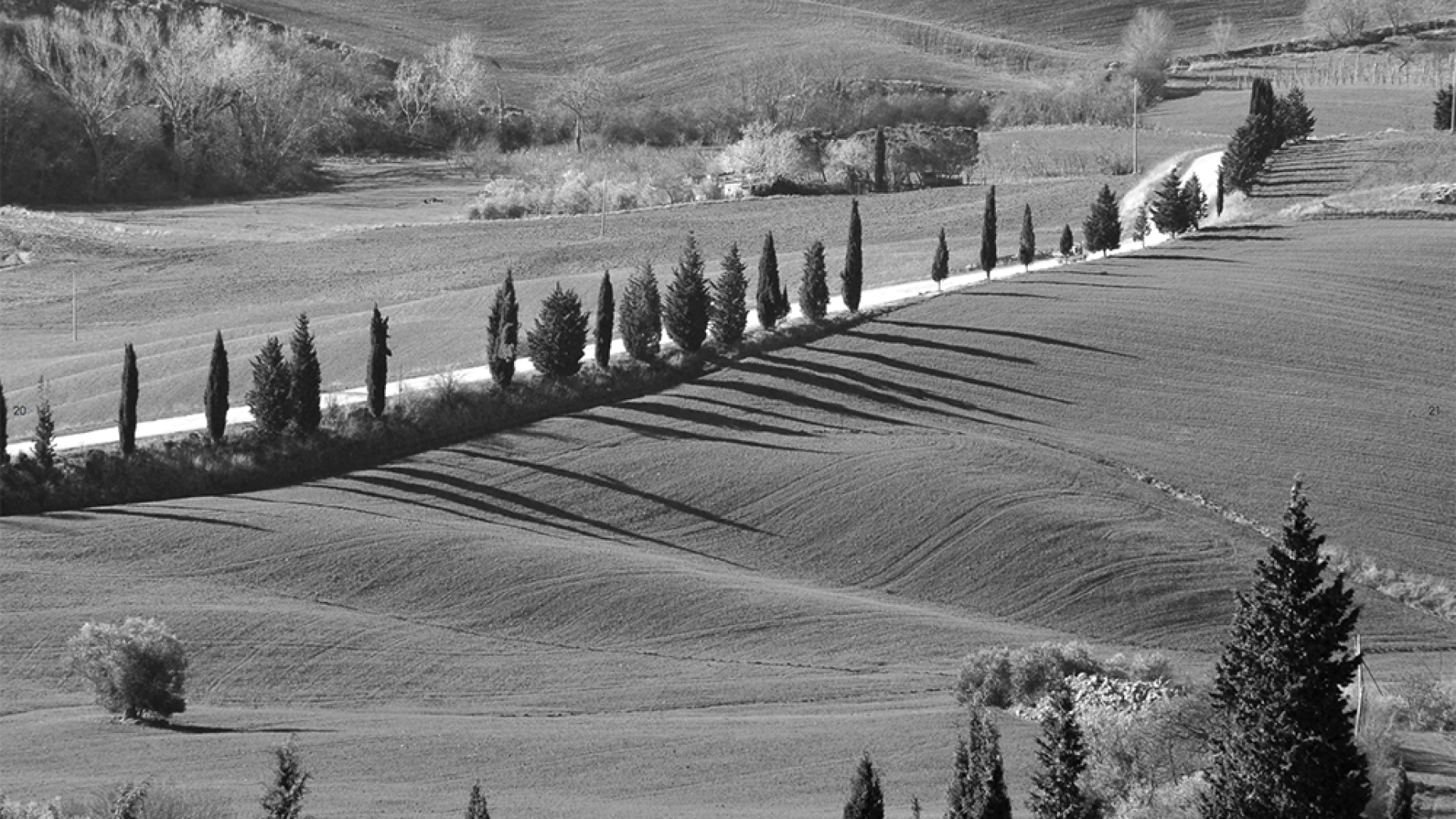 Black and white photo of Italian countryside.