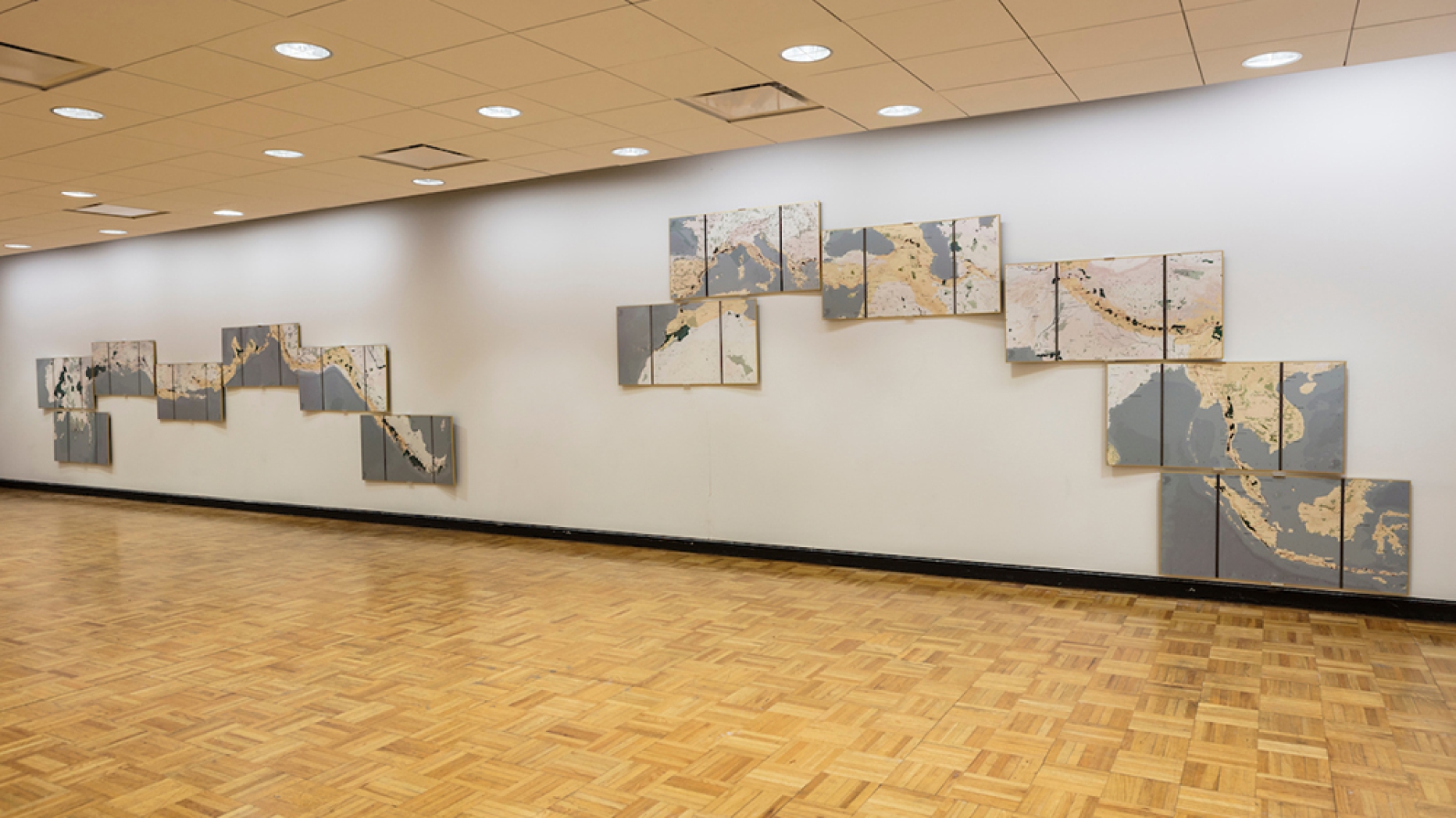 Gallery with map display