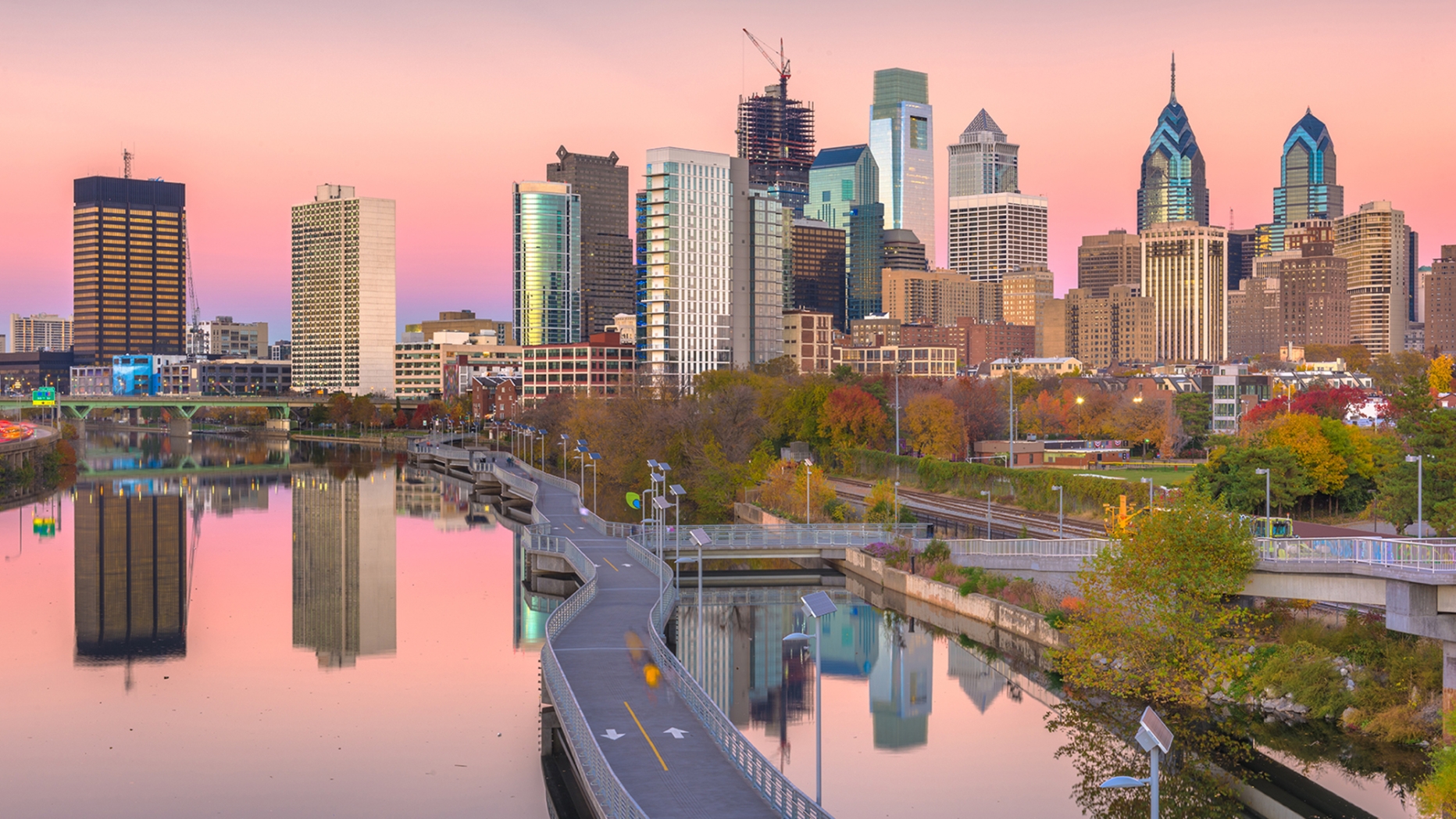 Skyline of Philadelphia behind the Schuylkill River