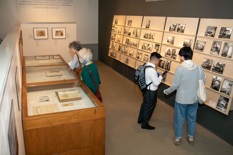 People in gallery