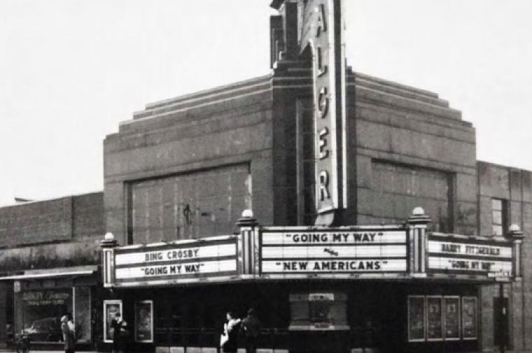 Black and white picture of an old Theater in Detroit, MI