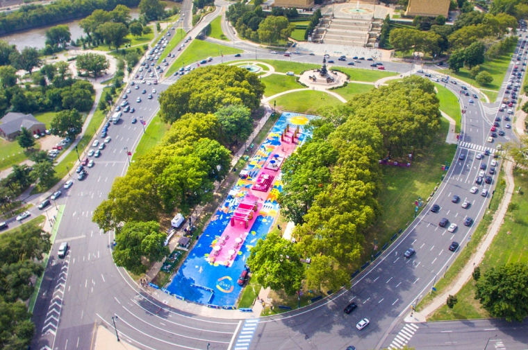 Oval on Ben Franklin Parkway with event going on