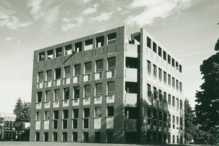 Black and White photograph of exterior of Louis Kahn designed Phillips Exeter Library