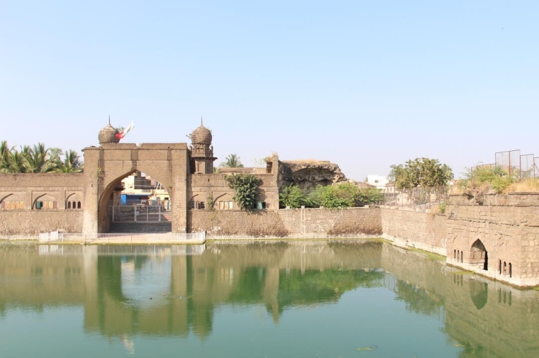 Cistern/pool of water surrounded by limestone architecture