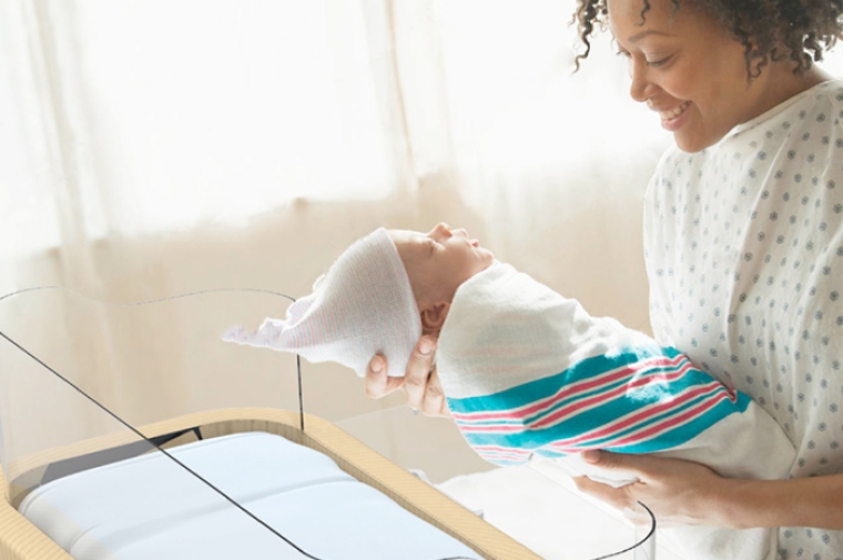 A bedside crib designed by IPD students for Penn Medicine to reduce newborn falls. Photo: Xiaoye Zhang, Carissa Lim and Jessica Soe