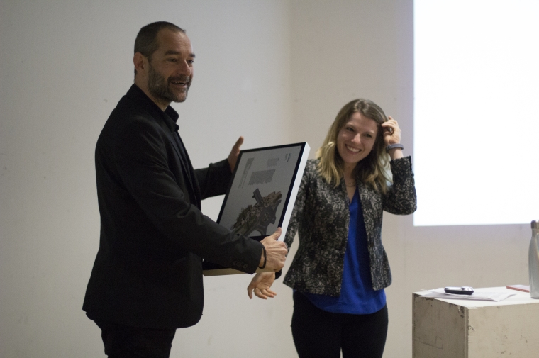 Ferda Kolatan receiving prize