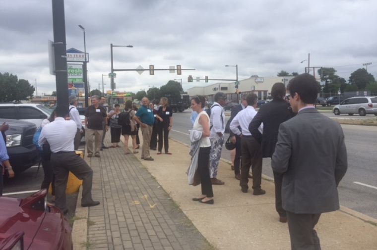 Workshop participants tour Grays Ferry Avenue