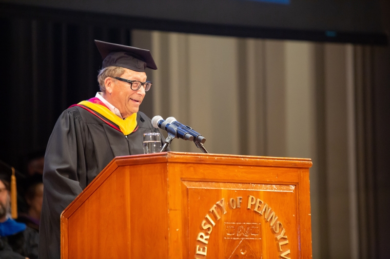 Stuart Weitzman giving the 2019 Commencement Address