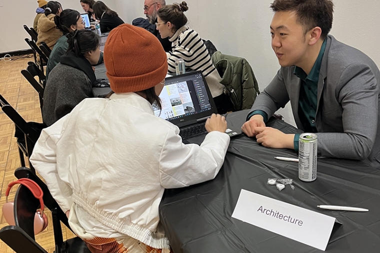 Students getting their resumes and portfolios reveiwed by alumni