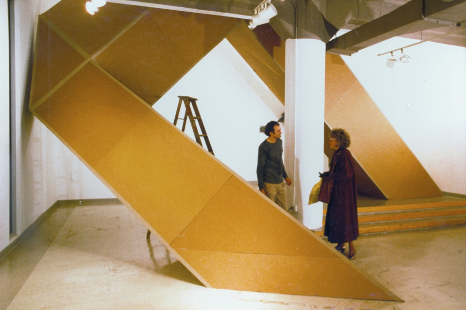 Robinson Fredenthaler with a large yellow metal schulpture in a gallery
