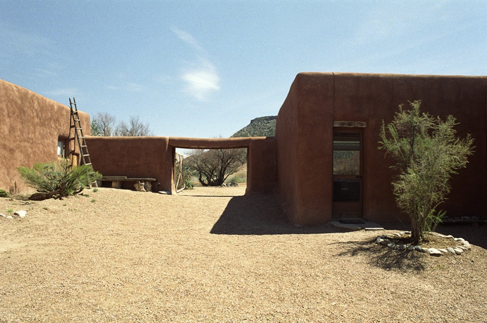 Georgia O’Keeffe’s Abiquiu House, Exterior, 2007. Herbert Lotz. © Georgia O'Keeffe Museum [RC.2009.002.067].