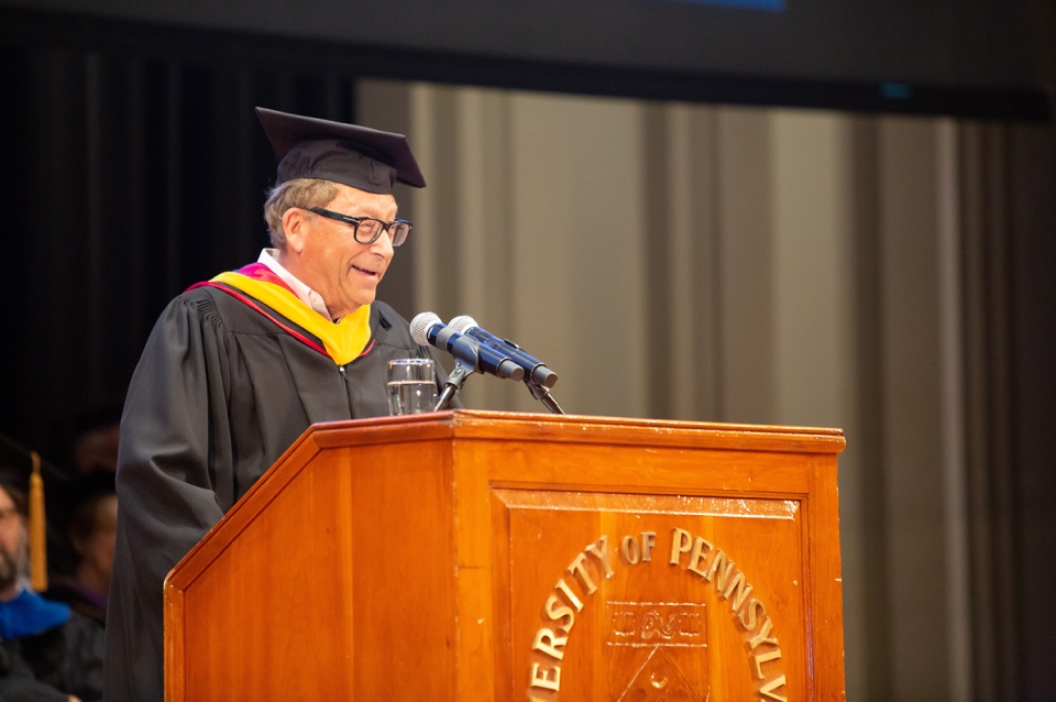 Stuart Weitzman giving the 2019 Commencement Address
