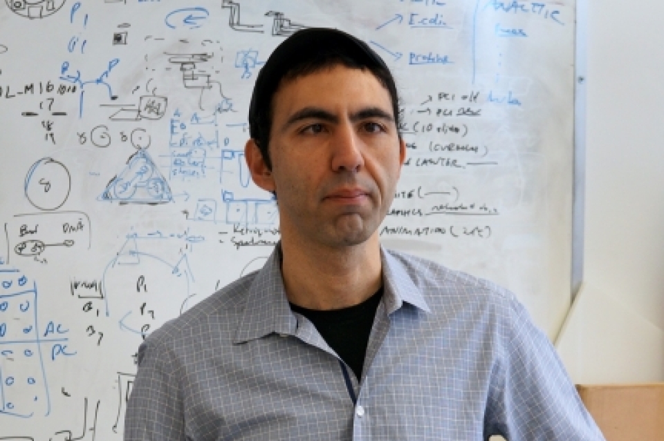 Orkan Telhan in Laboratory
