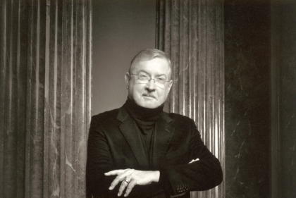 Black and white headshot of Roger Moss