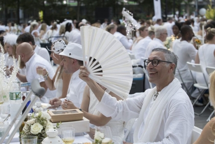 Guests at the Diner en Blanc