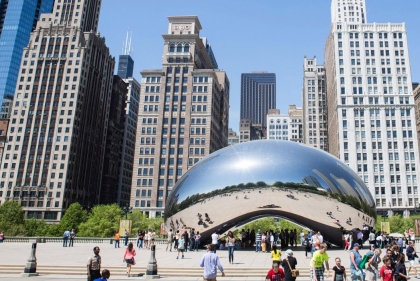 Chicago Bean Statue and skyline