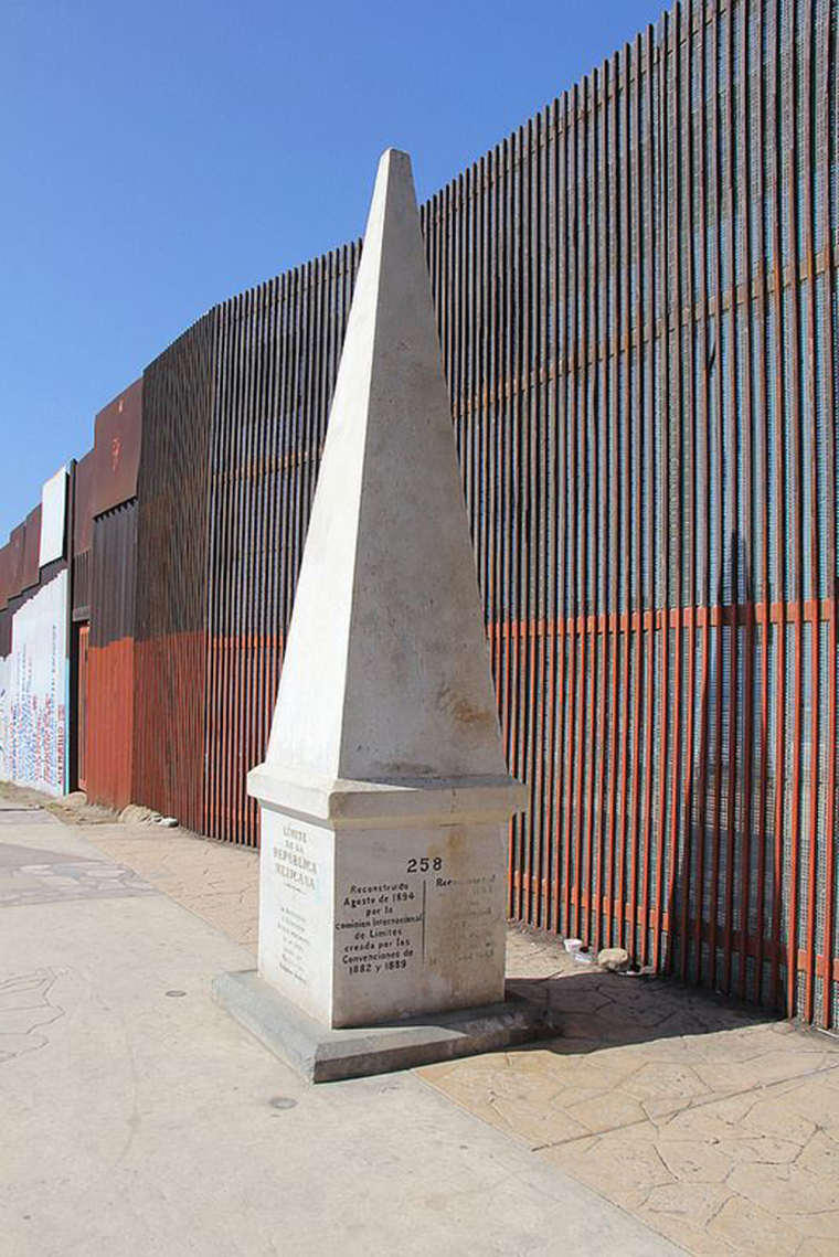 Border monument