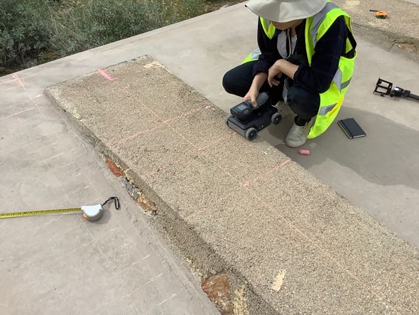 Action photo: Conducting GPR scan upside of the beam