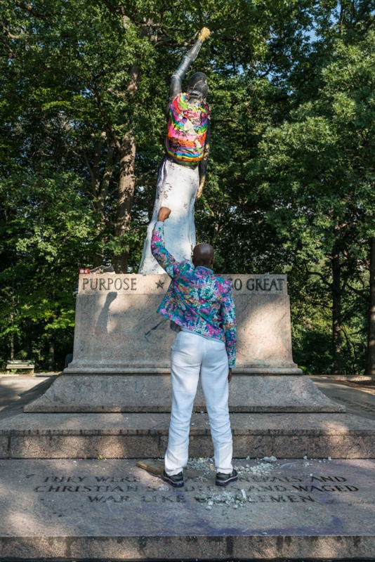 A supporter of the Lee-Jackson monument's removal saluting Pablo Machioli’s Madre Luz.