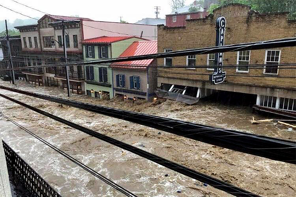 Flash flood rushes through historic Ellicott City, MD in 2018